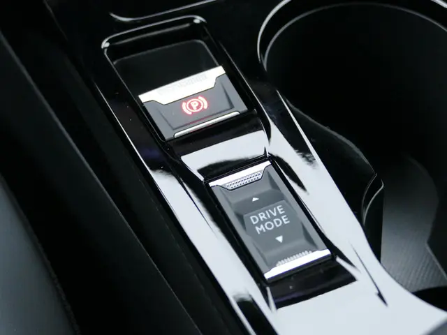 Peugeot 2008 1.2 Hybrid 145 Allure 2025 Hybride Benzine 17