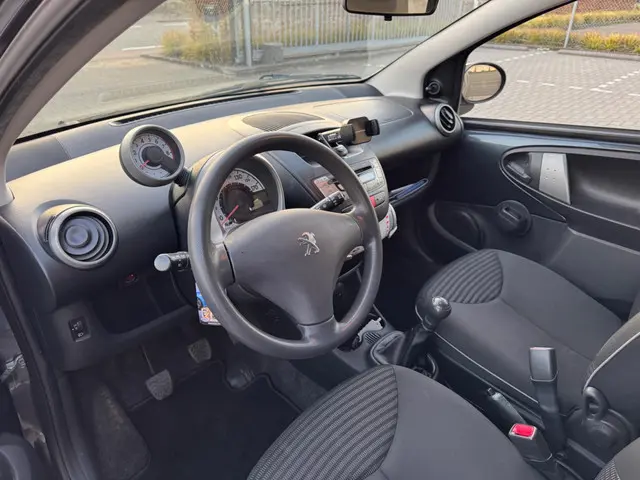 Peugeot 107 1.0 Active 2012 Benzine 9