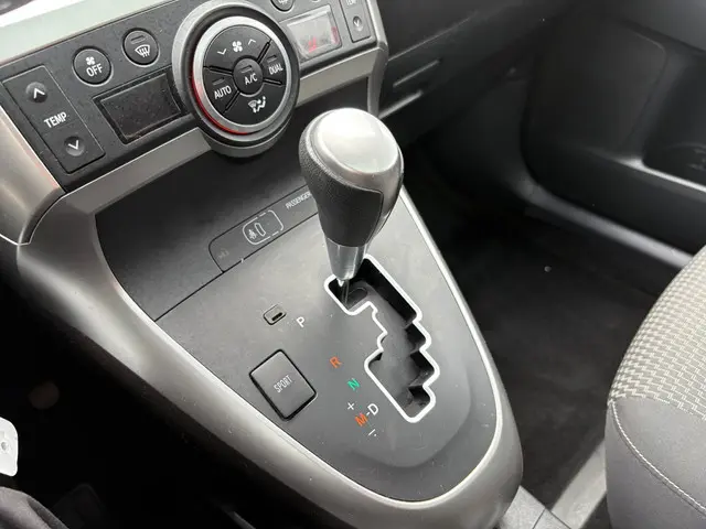 Toyota Verso 1.8 VVT-i Dynamic Business 2015 Benzine 12