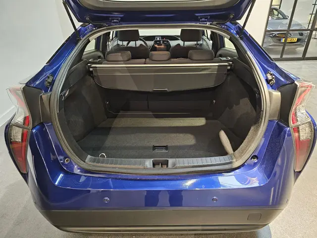 Toyota Prius 1.8 Dynamic 2018 Hybride Benzine 34