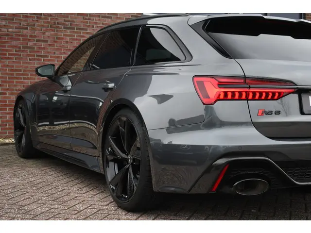 Audi RS6 Avant 4.0 TFSI quattro 2022 Benzine 34