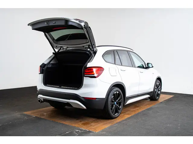BMW X1 xDrive25e High Executive 2022 Hybride Benzine 12