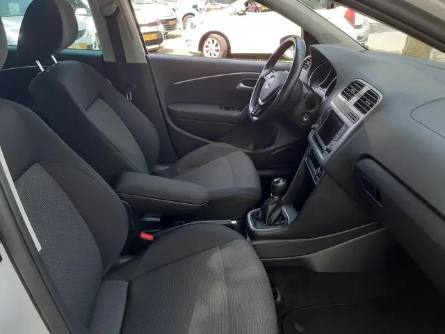 Volkswagen Polo 1.2 TSI Highline *Cruise*Navi* 2016 Benzine 12