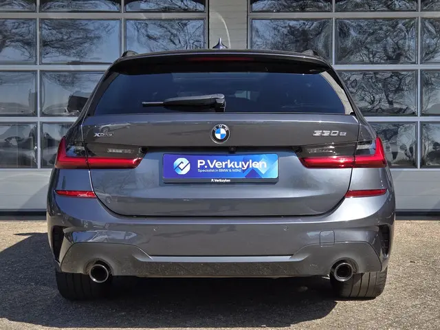 BMW 3 Serie Touring 330e xDrive 2021 Hybride Benzine 8