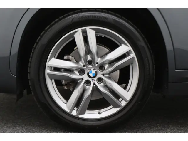 BMW X1 sDrive18i High Executive 2021 Benzine 23