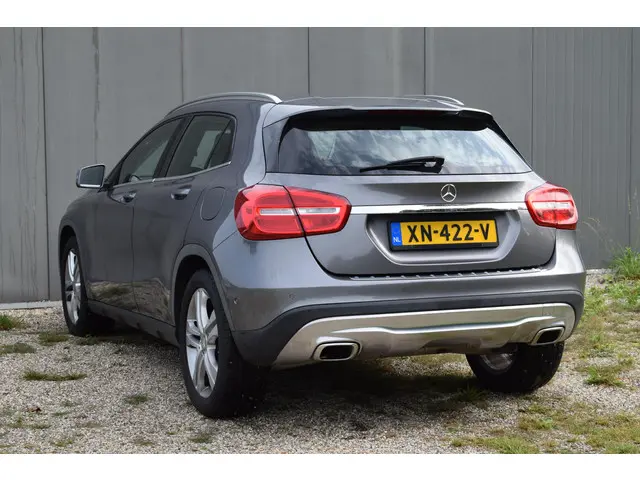 Mercedes-Benz GLA 180 Prestige 2015 Benzine 18