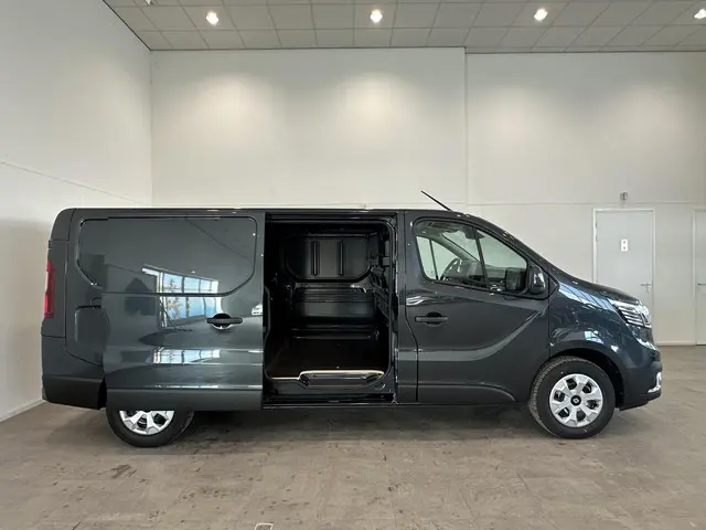 Renault Trafic L2H1 2.0 dCi 130 T30 Advance 2024 Diesel 5