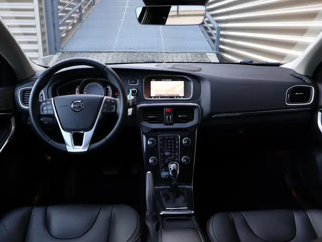 Volvo V40 Cross Country T3 Polar+ Luxury 2019 Benzine 32