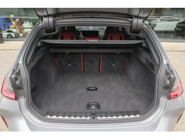 BMW M3 Touring Competition 510pk xDrive 2022 Benzine 36