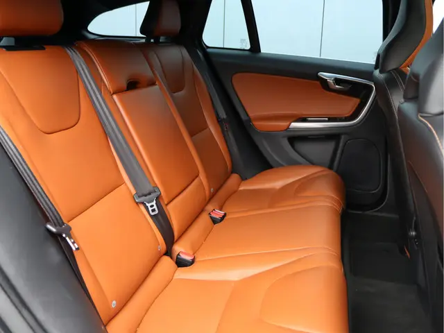 Volvo V60 2.4 D6 AWD Plug-In Hybrid 2015 Hybride Diesel 25