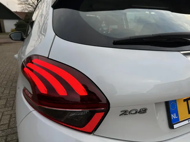 Peugeot 208 1.2 Blue Lion 82 PK 2018 Benzine 36