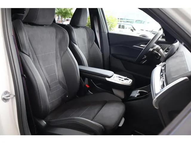 BMW X1 xDrive25e 2025 Hybride Benzine 7