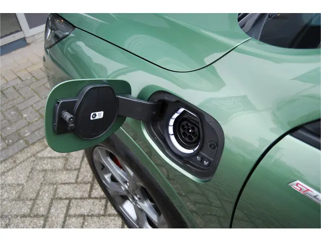 Ford Kuga 2.5 PHEV 243PK ST-Line X 2025 Hybride Benzine 12