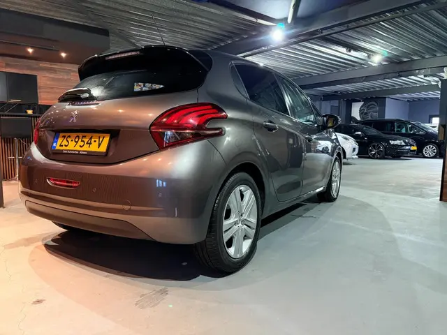 Peugeot 208 1.2 PureTech | Signature |NAP | 2019 Benzine 2