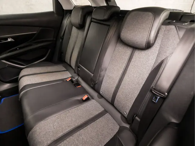 Peugeot 3008 1.2 PureTech Sport 2016 Benzine 15