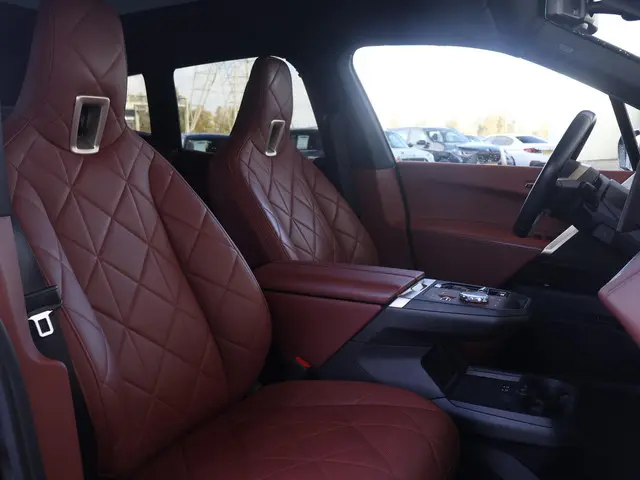 BMW iX xDrive50 High Executive 112 kWh 2022 Elektrisch 11