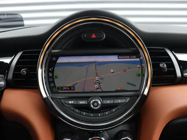MINI 5-Deurs Cooper 2020 Benzine 24