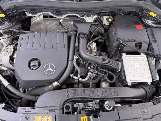 Mercedes-Benz GLA 180 AMG line 2021 Benzine 10