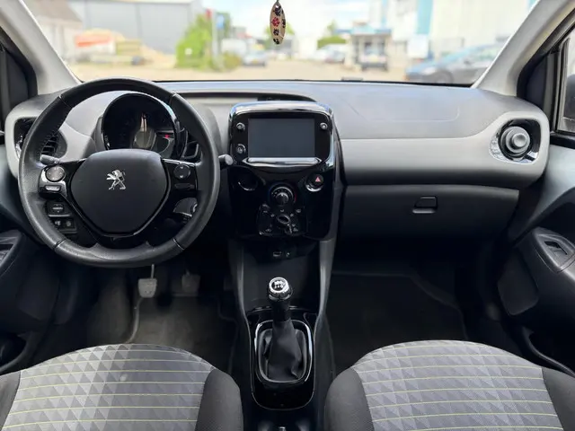 Peugeot 108 1.0 e-VTi Style 2021 Benzine 8