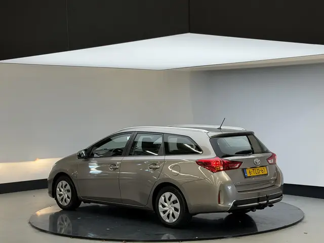 Toyota Auris 2
