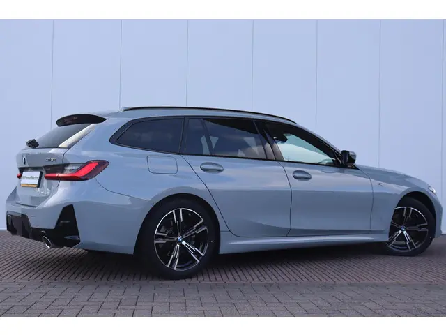BMW 3 Serie Touring 318i 2024 Benzine 6