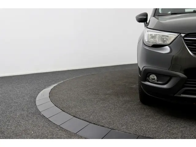 Opel Crossland X 1.2 Innovation zwart 2018 Benzine 33