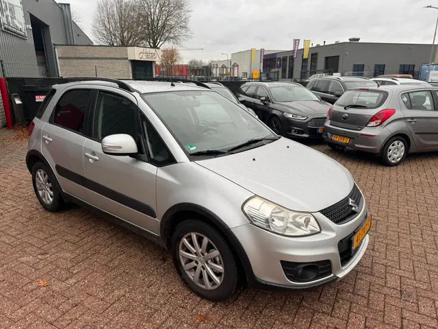 Suzuki SX4 1.6 Executive 2012 Benzine 2
