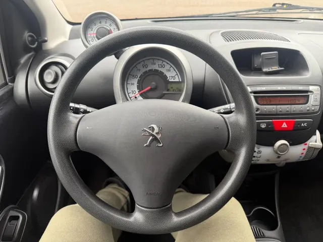 Peugeot 107 1.0 Active 2013 2013 Benzine 18