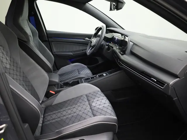 Volkswagen Golf 1.5eTSI/150PK R-Line DSG 2022 Benzine 19