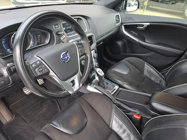 Volvo V40 1.6 T4 R-Design Automaat 2013 Benzine 24