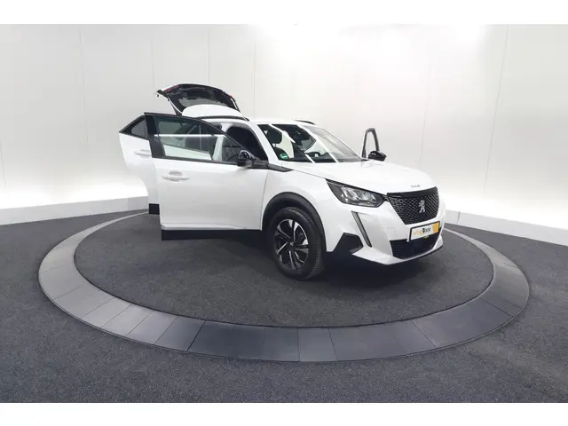 Peugeot 2008 PureTech 130 EAT8 Allure 2023 Benzine 70