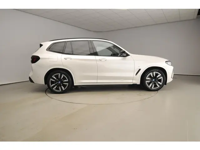 BMW iX3 High Executive 80 kWh 2022 Elektrisch 4