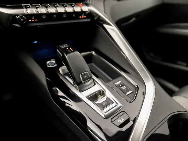 Peugeot 3008 1.2 PureTech Allure Sport 2021 Benzine 11