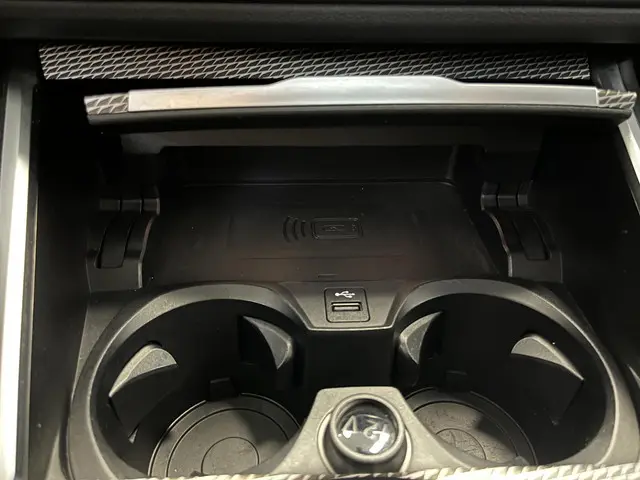BMW 3 Serie Touring 330i xDrive M-sport 2019 Benzine 42