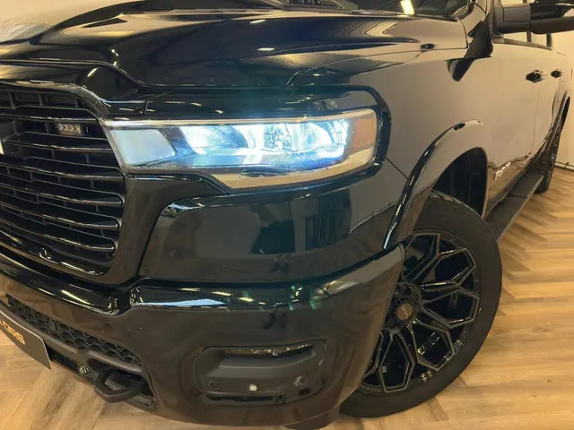 Dodge Ram 1500 5.7 V8 4x4 Crew Cab Laramie 2024 LPG/Gas 8