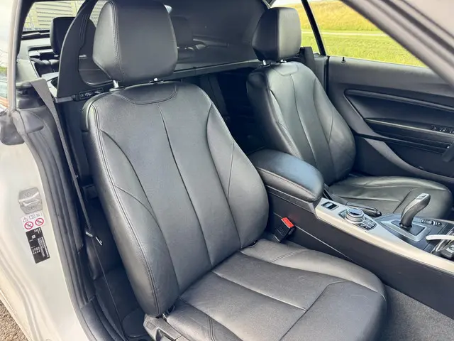 BMW 2 Serie Cabrio 220i Executive 2017 Benzine 34