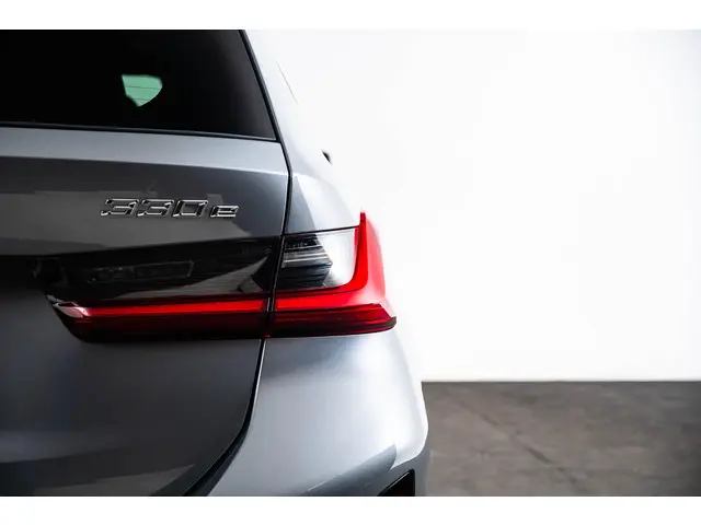 BMW 3 Serie Touring 330e 2025 Hybride Benzine 33