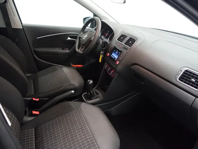 Volkswagen Polo 1.4 TDI Highline- 2014 Diesel 18
