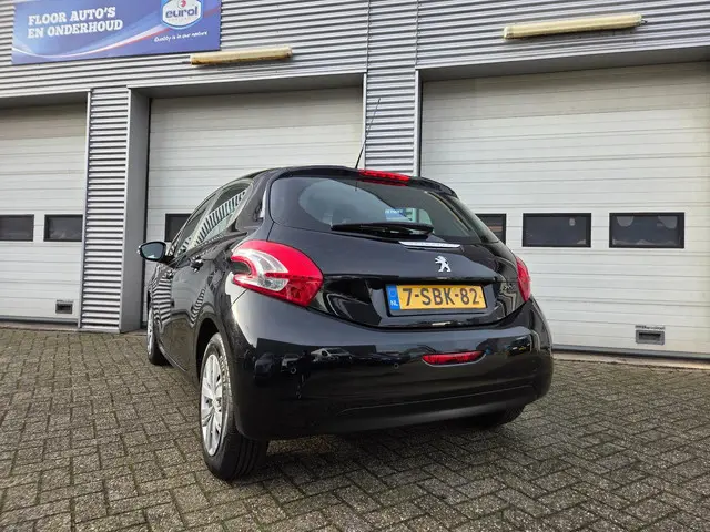 Peugeot 208 1.2 VTi Urban Soul 2013 Benzine 10