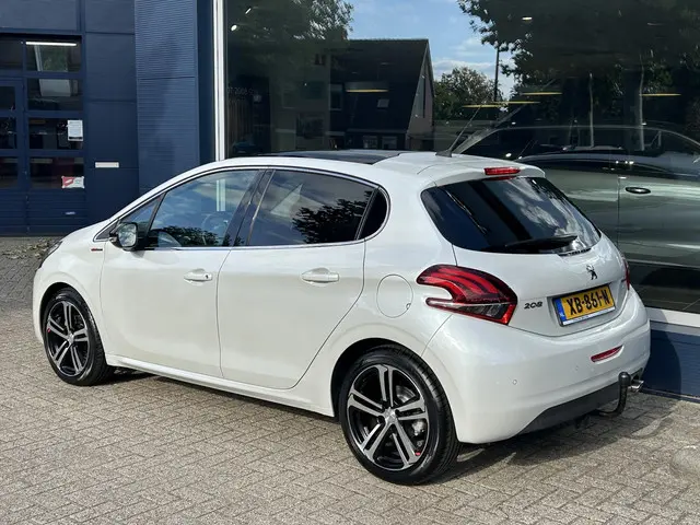 Peugeot 208 1.2 Turbo 110PK GT-line 2018 Benzine 4
