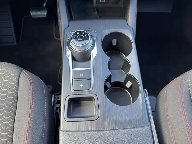 Ford Kuga 2.5 PHEV ST-Line 2024 Hybride Benzine 19