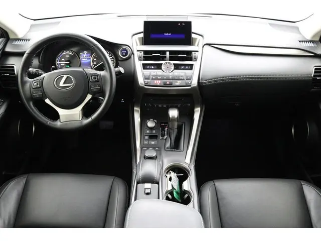 Lexus NX 300h AWD 25th Edition 2014 Hybride Benzine 4