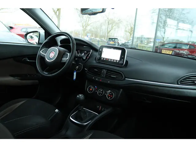 Fiat Tipo 1.4 T-JET 16V BUSINESS 2017 Benzine 6