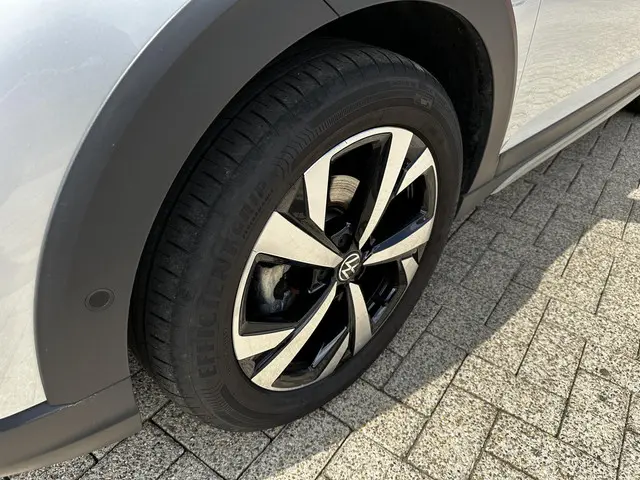 Volkswagen Taigo 1.0 TSI 110pk DSG Style 2022 Benzine 8