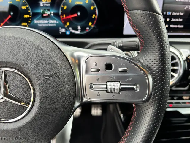 Mercedes-Benz A-Klasse Business AMG 2022 Benzine 19