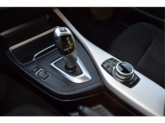 BMW 1 Serie 118i Executive Automaat 2017 Benzine 23