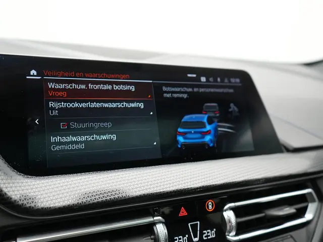 BMW 1 Serie M135i xDrive 306pk Dealer O.H 2021 Benzine 33