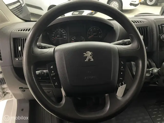 Peugeot Boxer Bestel 330 2.2 HDI L2H1 XT 2015 Diesel 7