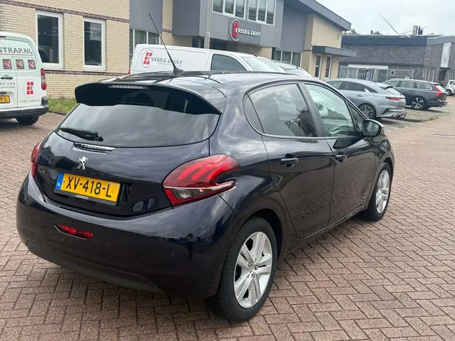 Peugeot 208 1.2 PureTech Signature 2019 Benzine 6