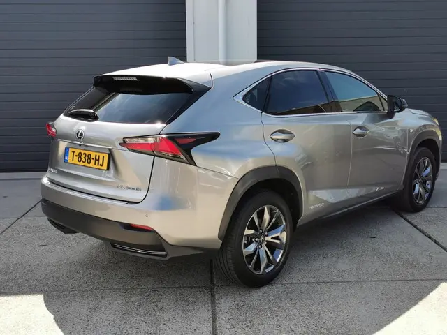 Lexus NX 300h AWD F Sport Line 2015 Hybride Benzine 19